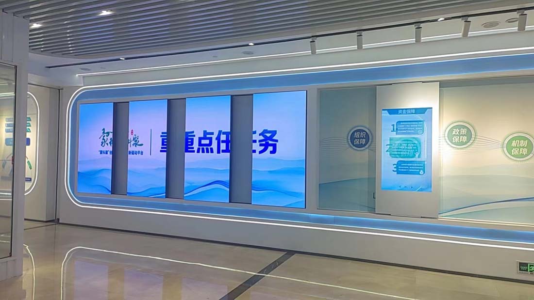 呼和浩特某科技展廳采用1.53開合屏+滑軌屏方案，共計25平方-2.jpg